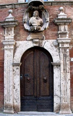 Portone palazzo Benincasa